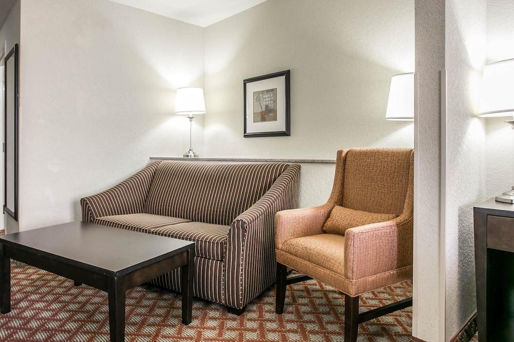 Comfort Suites Columbia Northeast - Fort Jackson Экстерьер фото