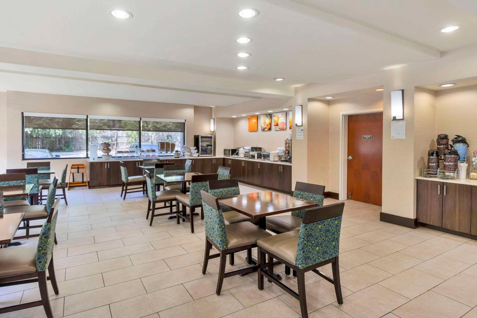 Comfort Suites Columbia Northeast - Fort Jackson Экстерьер фото