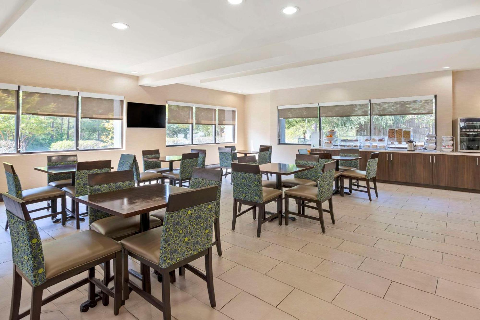 Comfort Suites Columbia Northeast - Fort Jackson Экстерьер фото